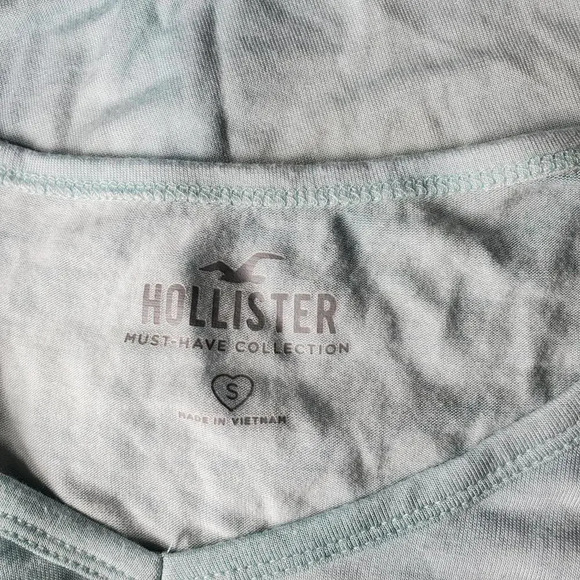 Hollister Must-Have Collection Blue Tie-Dye V-Neck Tee Size Small - Picture 7 of 11